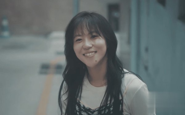 免费股票配资平台 真敢拍！都市情感剧爆火，奔王传君去却被30岁女配惊艳